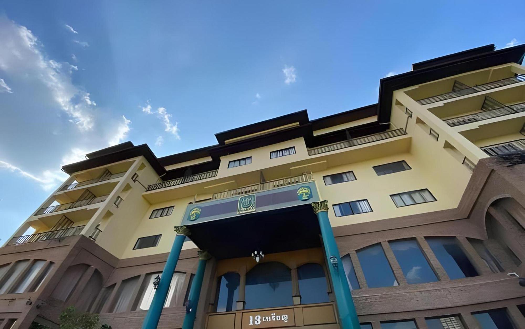 Oyo 75466 -13 Coins Bang Yai Hotel Нонтхабури Экстерьер фото