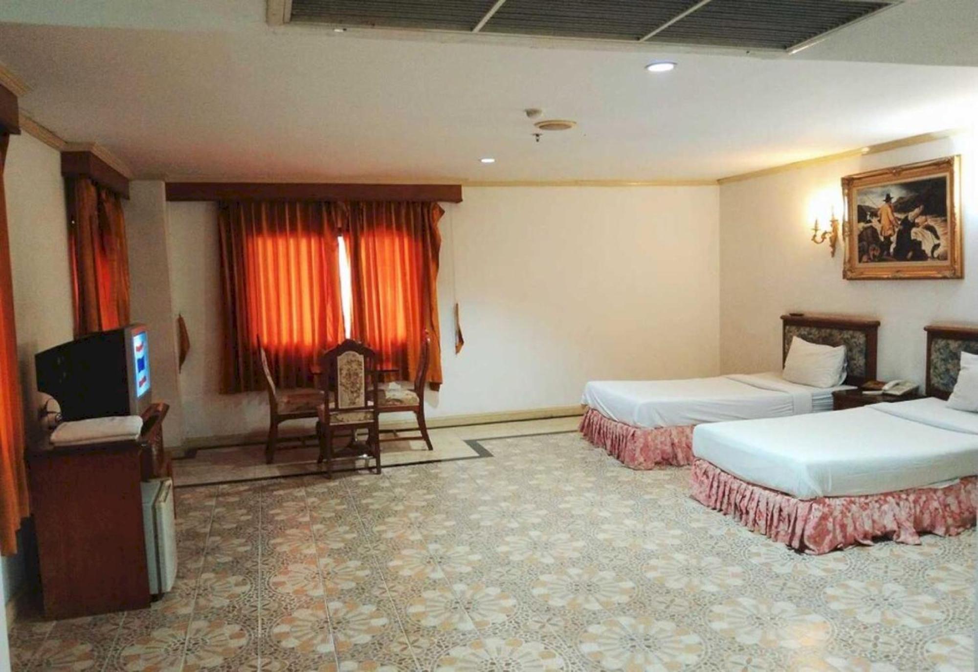 Oyo 75466 -13 Coins Bang Yai Hotel Нонтхабури Экстерьер фото