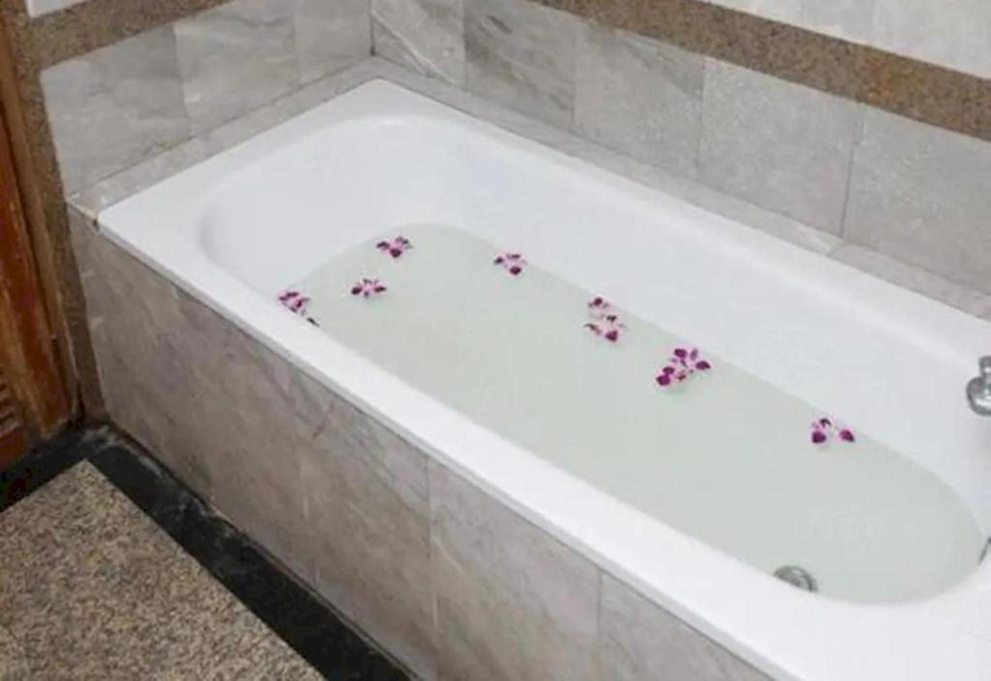 Oyo 75466 -13 Coins Bang Yai Hotel Нонтхабури Экстерьер фото