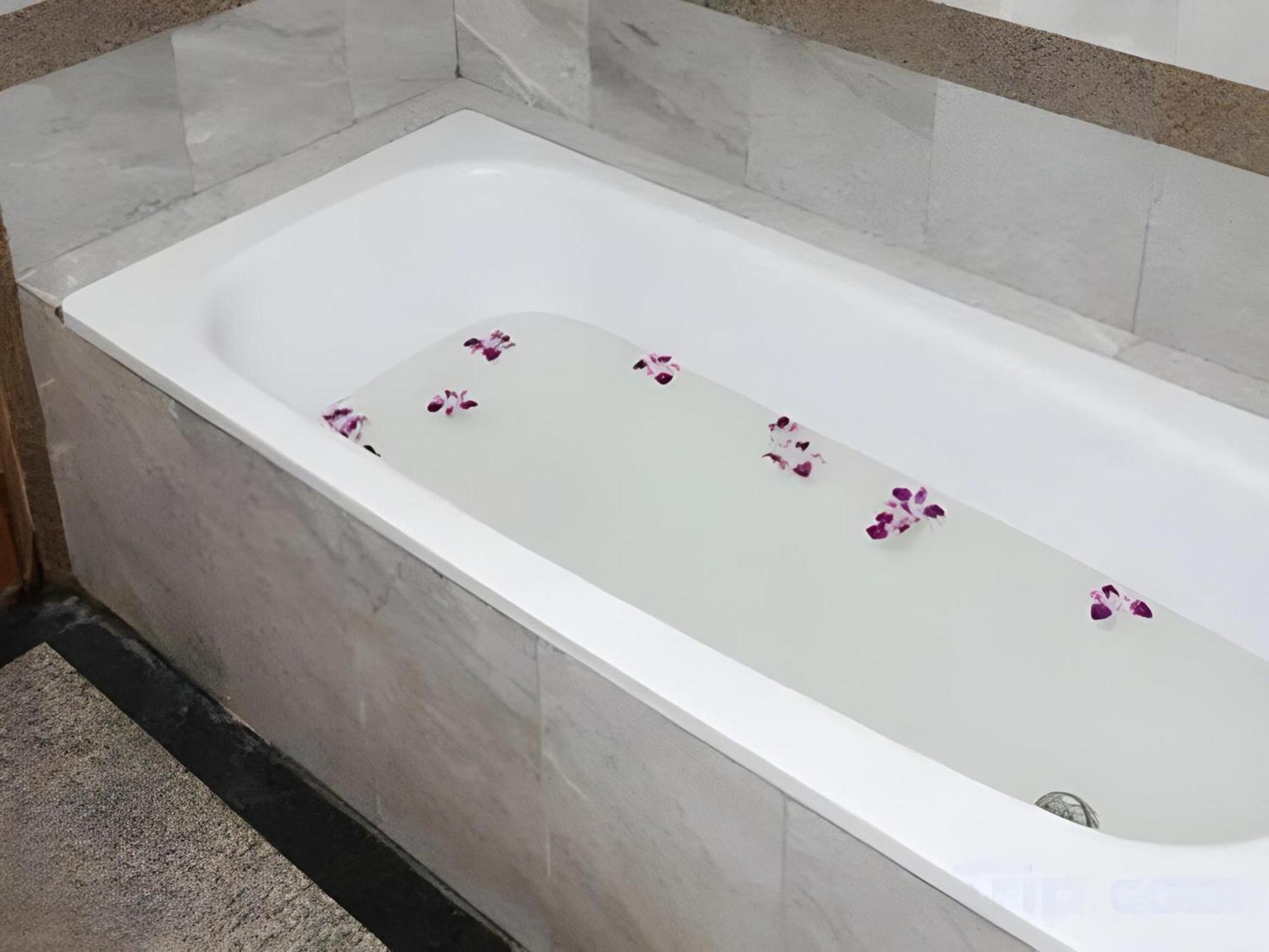 Oyo 75466 -13 Coins Bang Yai Hotel Нонтхабури Экстерьер фото