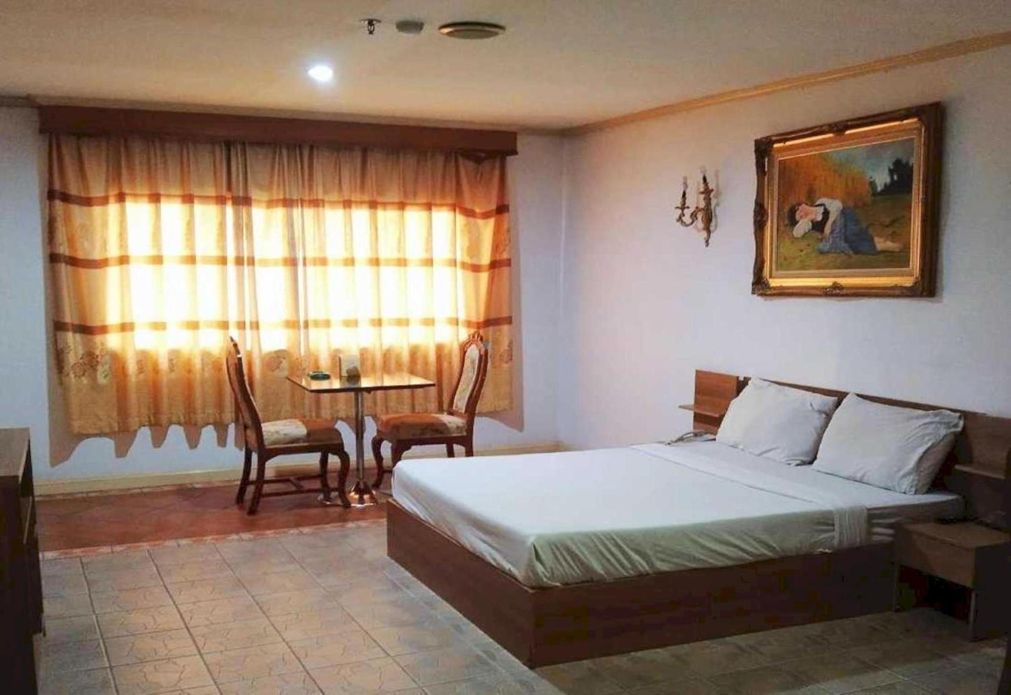 Oyo 75466 -13 Coins Bang Yai Hotel Нонтхабури Экстерьер фото