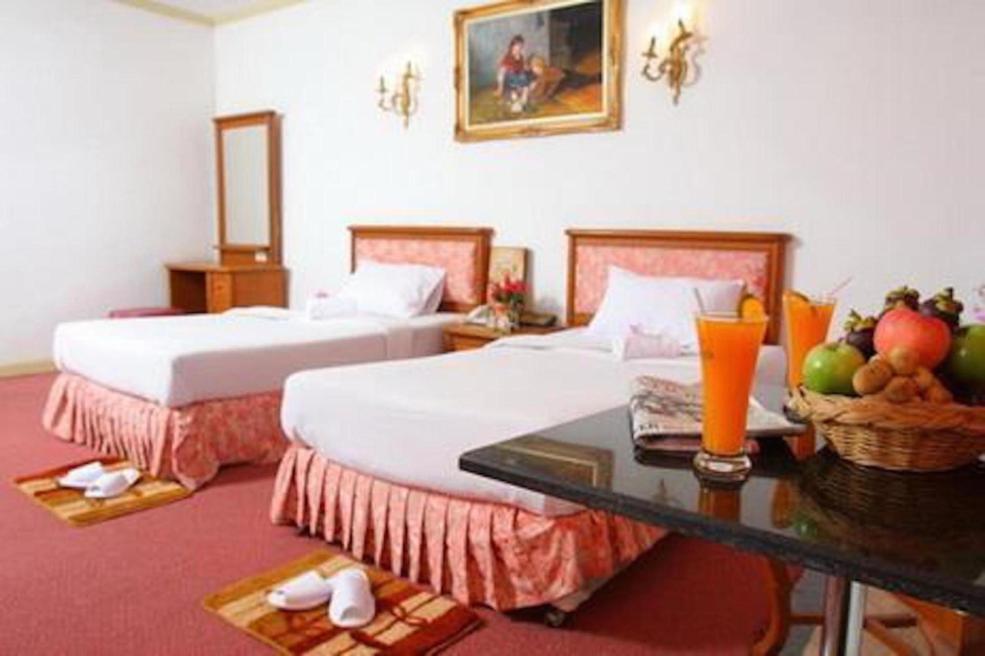 Oyo 75466 -13 Coins Bang Yai Hotel Нонтхабури Экстерьер фото