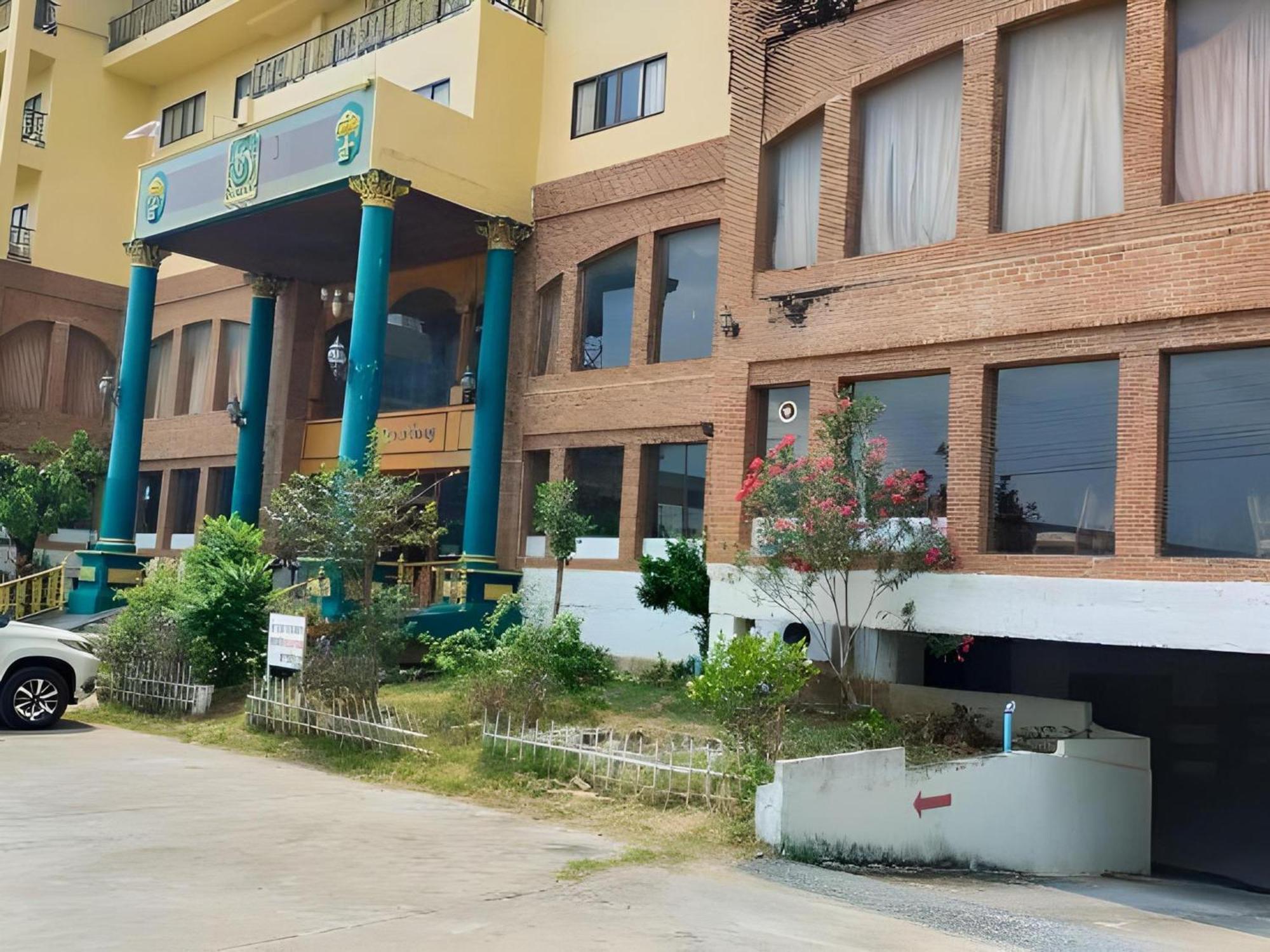 Oyo 75466 -13 Coins Bang Yai Hotel Нонтхабури Экстерьер фото