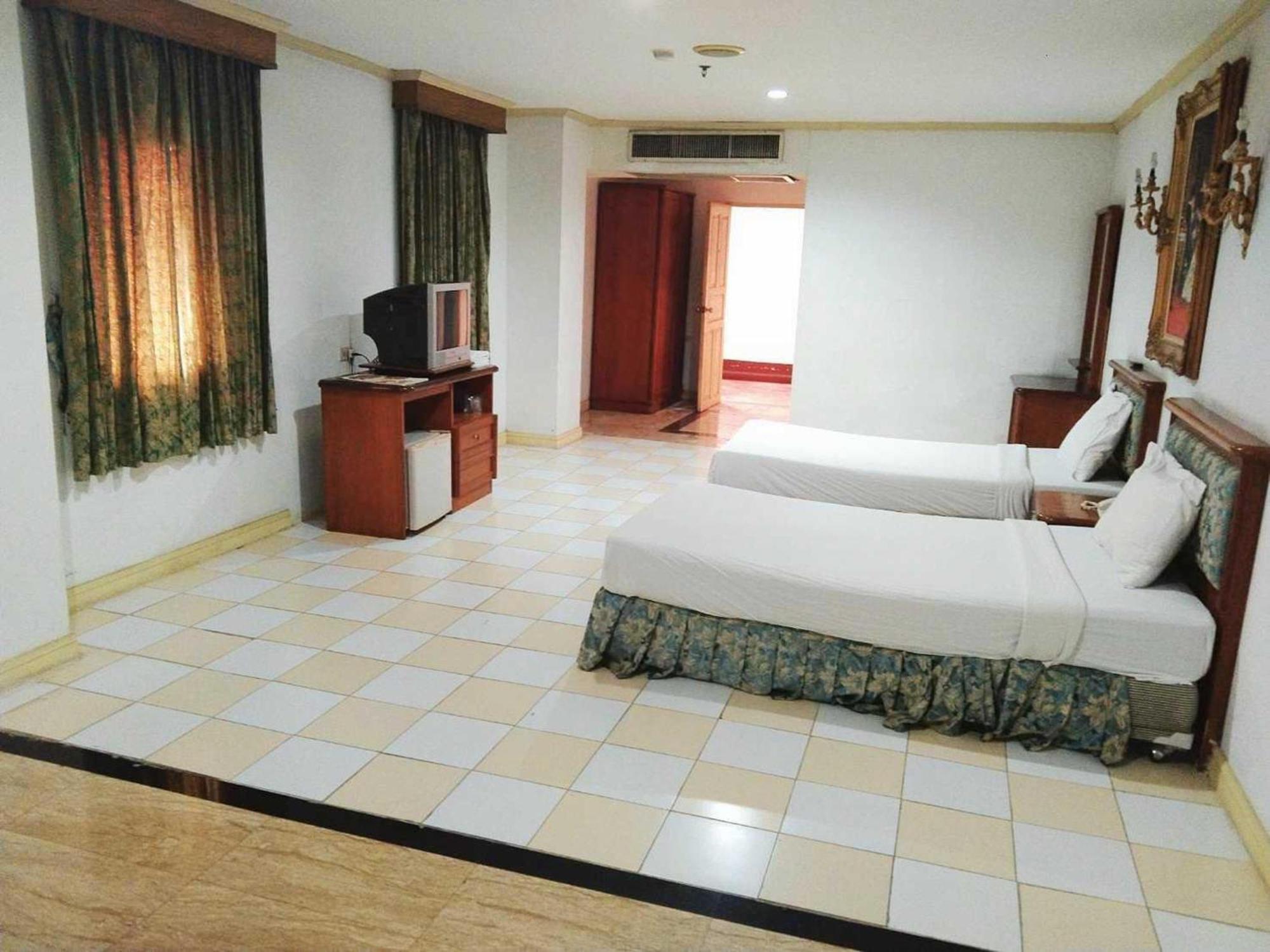 Oyo 75466 -13 Coins Bang Yai Hotel Нонтхабури Экстерьер фото