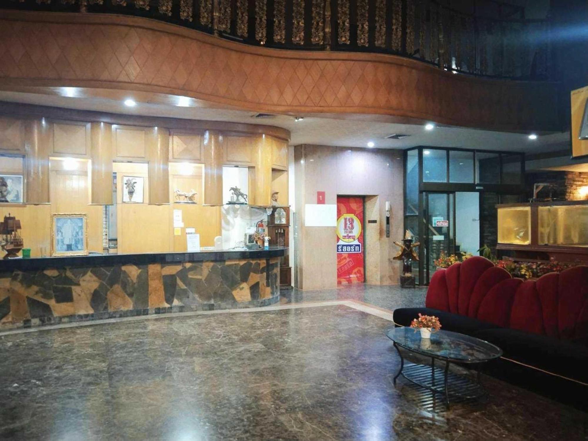 Oyo 75466 -13 Coins Bang Yai Hotel Нонтхабури Экстерьер фото